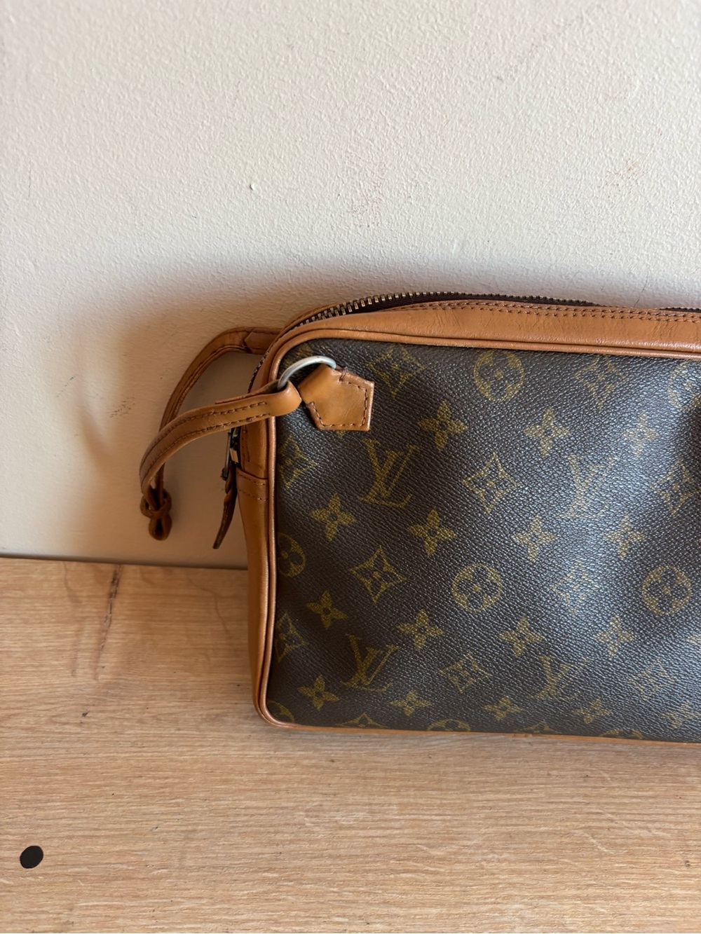 Authentic Louis Vuitton monogram clutch cosmetic case - Picture 2 of 9